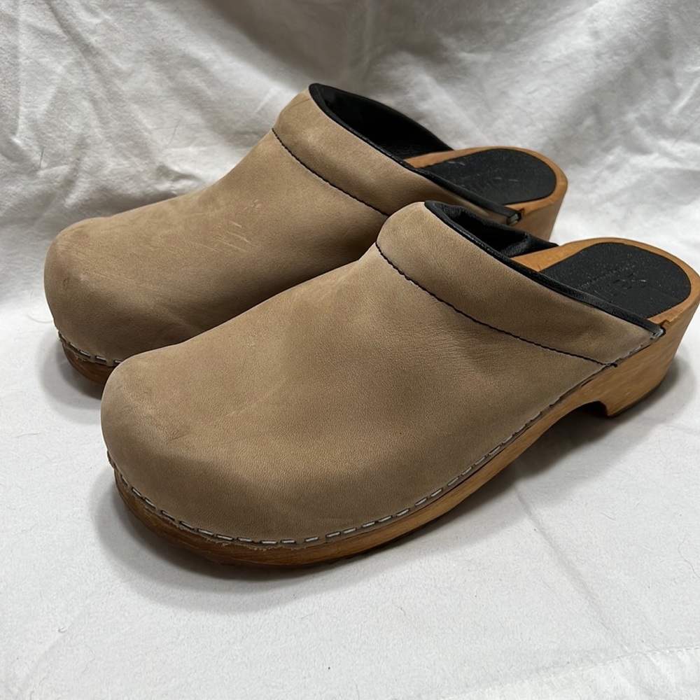 Sanita Leather Clogs size 9